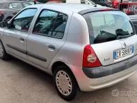 Usata Renault Clio II Dynamique 58 CV (42 kW) 2005 Grigio Berlina