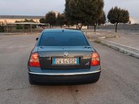 Usata VW Passat 101 CV (74 kW) 2005 Grigio Berlina
