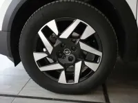 Usata Opel Mokka Edition 131 CV (96 kW) 2022 Bianco alpino+tetto nero SUV