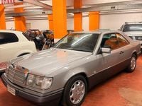 Usado Mercedes E200 136 CV (100 kW) 1992 Plateado Utilitario