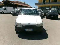 Usata Fiat Strada 63 CV (46 kW) 2003 Bianco Pick-up