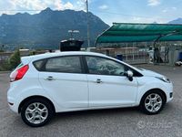 Gebraucht Ford Fiesta 95 PS (69 kW) 2015 Weiß Kleinwagen