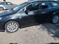 Usata Opel Astra 110 CV (80 kW) 2011 Nero Station wagon