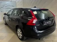 Usata Volvo V60 Momentum 115 CV (84 kW) 2014 Nero Station wagon