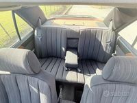 Usata Mercedes 200 122 CV (89 kW) 1989 Grigio Berlina