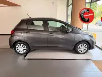 Usata Toyota Yaris Hybrid Active 75 CV (55 kW) 2015 Grigio Berlina