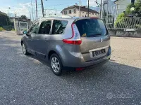 Usata Renault Scénic LIMITED 116 CV (85 kW) 2015 Grigio Monovolume