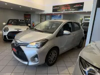 Usata Toyota Yaris Lounge 90 CV (66 kW) 2017 Grigio Berlina