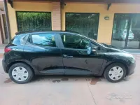 Second-hand Renault Clio IV 73 CP (53 kW) 2013 Negru Berlinǎ
