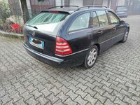 Usata Mercedes 220 150 CV (110 kW) 2006 Nero Station wagon