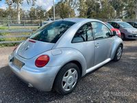 Usata VW New Beetle 90 CV (66 kW) 2000 Argento Utilitaria