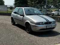 Usata Ford Fiesta 59 CV (43 kW) 1999 Argento Utilitaria