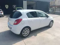 Usata Opel Corsa Edition 86 CV (63 kW) 2012 Bianco pastello Utilitaria