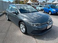 Usata VW Golf VIII Life 116 CV (85 kW) 2022 Grigio Berlina