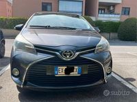 Usata Toyota Yaris Lounge 69 CV (50 kW) 2014 Grigio Utilitaria