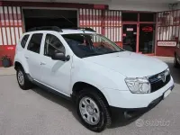 Usata Dacia Duster Lauréate 90 CV (66 kW) 2012 Bianco SUV