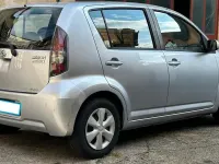 Usata Daihatsu Sirion 69 CV (50 kW) 2011 Argento Utilitaria
