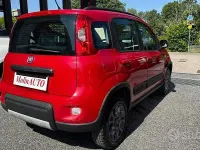 Usado Fiat Panda 4x4 S 86 CV (63 kW) 2015 Rojo Utilitario