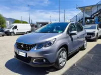 Usado Peugeot 2008 Active 83 HP (61 kW) 2019 Prateado SUV