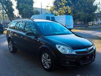 Usata Opel Astra 101 CV (74 kW) 2008 Nero Station wagon