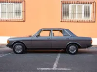 Usata Mercedes E230 136 CV (100 kW) 1982 Marrone Berlina