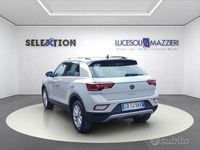 Usata VW T-Roc Life 110 CV (80 kW) 2023 Giallo SUV