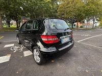 Usata Mercedes B200 140 CV (102 kW) 2010 Nero Monovolume