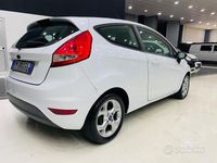 Usata Ford Fiesta Titanium 71 CV (52 kW) 2013 Bianco Berlina
