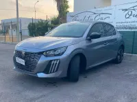 Usata Peugeot 208 Allure 101 CV (74 kW) 2025 Grigio artense Utilitaria