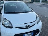 Usata Toyota Aygo Connect Style 68 CV (50 kW) 2012 Bianco Utilitaria