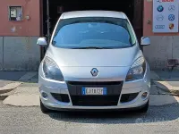Usata Renault Scénic 110 CV (80 kW) 2011 Grigio Monovolume