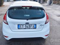 Usata Ford Fiesta 75 CV (55 kW) 2015 Bianco Utilitaria