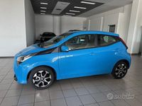 Usata Toyota Aygo X-play 72 CV (52 kW) 2019 Blu azzurro Utilitaria