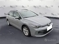 Usata VW Golf VIII Life 116 CV (85 kW) 2025 Grigio Station wagon