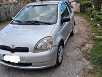 Usata Toyota Yaris 68 CV (50 kW) 2002 Grigio Berlina