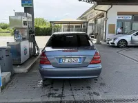 Usata Mercedes E220 Avantgarde 150 CV (110 kW) 2003 Blu/azzurro Berlina