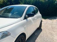 Usata Lancia Ypsilon 69 CV (50 kW) 2016 Bianco Utilitaria