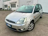 Usata Ford Fiesta Ghia 75 CV (55 kW) 2004 Grigio Utilitaria