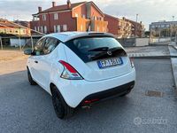 Usata Lancia Ypsilon 69 CV (50 kW) 2018 Bianco Utilitaria
