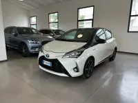 Usata Toyota Yaris Hybrid Active 73 CV (53 kW) 2018 Bianco Berlina