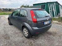 Usata Ford Fiesta Zetec 75 CV (55 kW) 2005 Blu Berlina