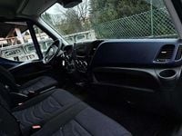 Usata Iveco Daily 140 CV (102 kW) 2017 Blu/azzurro Furgone