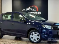 Usata Dacia Sandero Lauréate 75 CV (55 kW) 2014 Blu Berlina