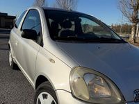 Usata Toyota Yaris 68 CV (50 kW) 2000 Grigio Berlina