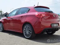 Usata Alfa Romeo Giulietta 120 CV (88 kW) 2017 Rosso Utilitaria