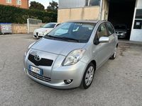Usata Toyota Yaris 87 CV (63 kW) 2007 Argento Berlina