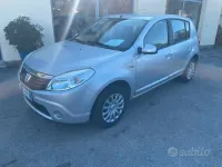 Usata Dacia Sandero 72 CV (52 kW) 2009 Grigio Berlina