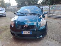 Usata Toyota Yaris 84 CV (61 kW) 2006 Verde Berlina