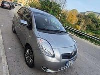 Usata Toyota Yaris Style 69 CV (50 kW) 2008 Grigio Utilitaria