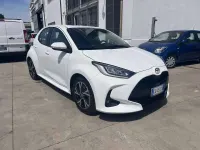 Usata Toyota Yaris Hybrid Trend 92 CV (67 kW) 2021 Bianco Berlina